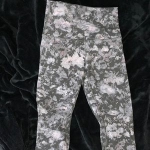 LULU LEMON ALIGN SIZE 4 CROP